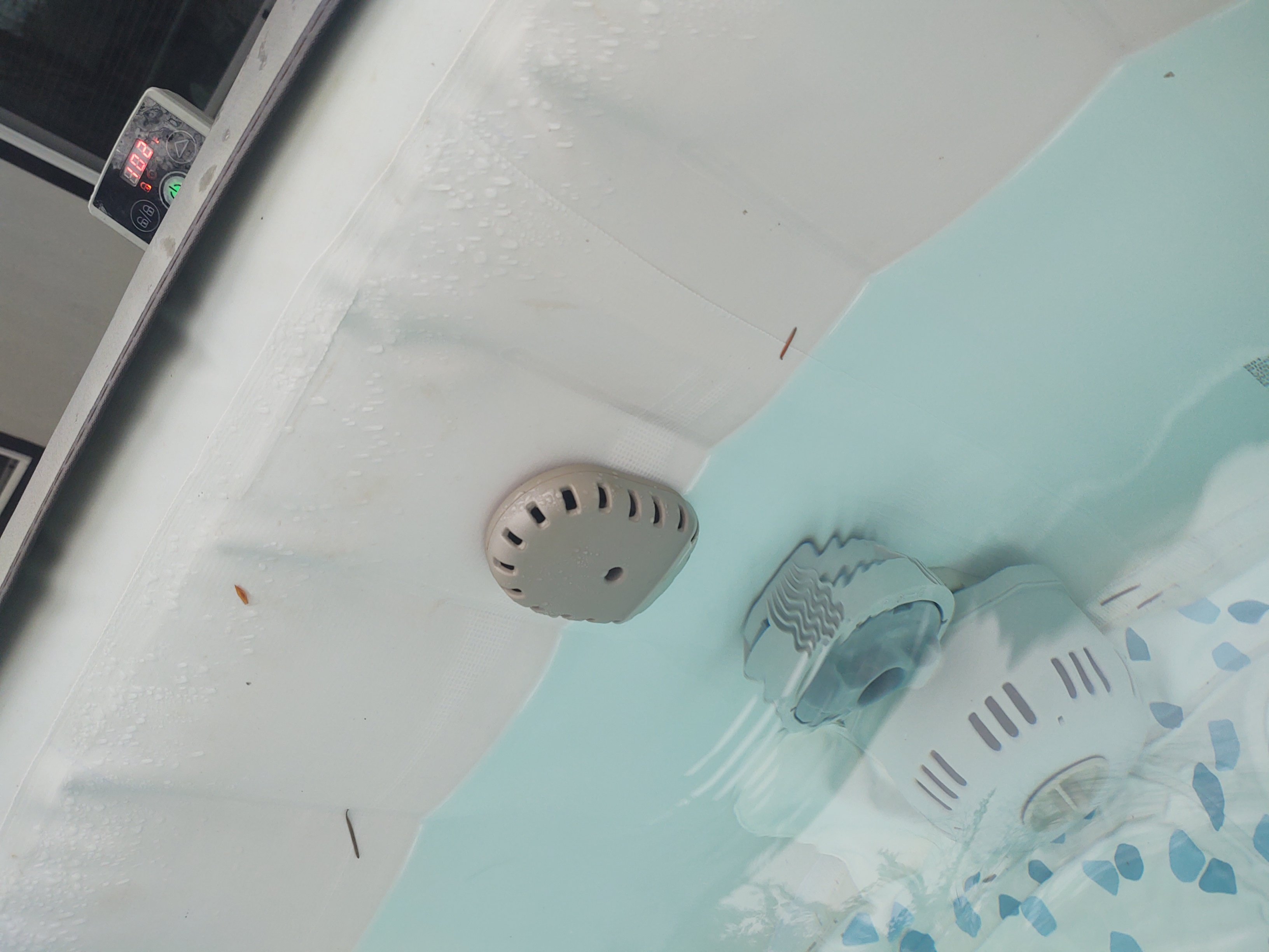 Saluspa liner leaking air behind filter housing Page 2 Portable Hot