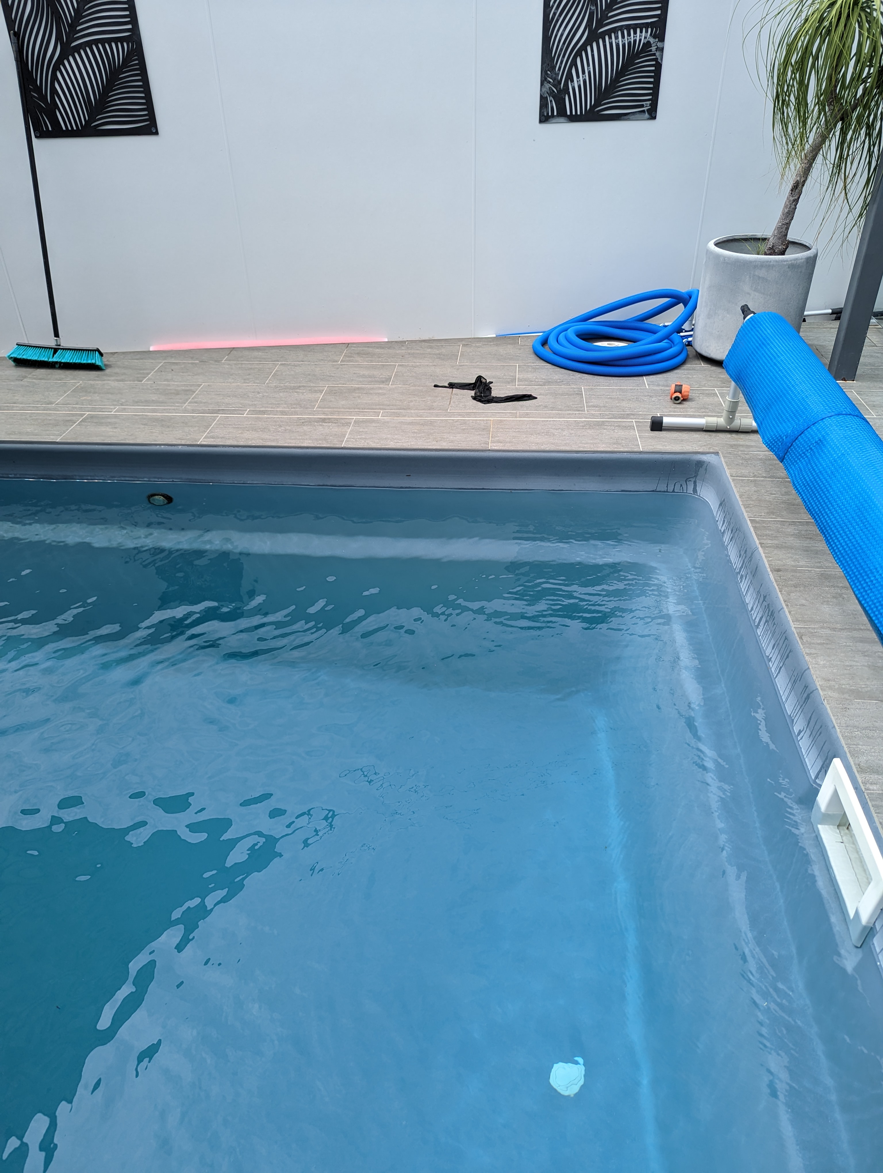 Understanding Gelcoat Surfaces In Fiberglass Pools