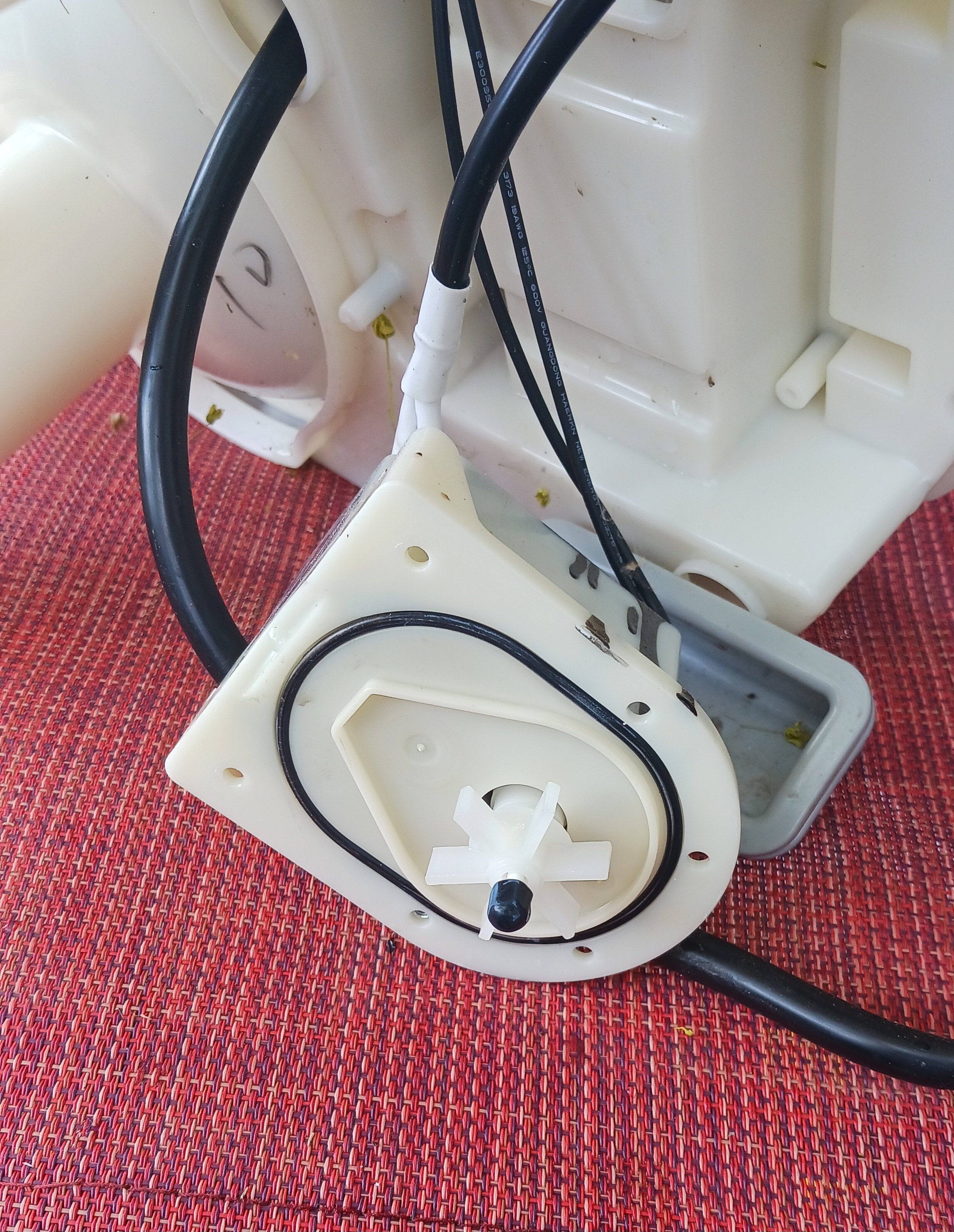 Saluspa liner leaking air behind filter housing Page 2 Portable Hot